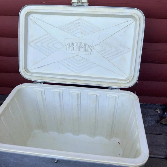 VINTAGE Metal THERMOS Latching Ice Chest Large Cooler Red And Silver 21.5x13x14 - Picture 6 of 8